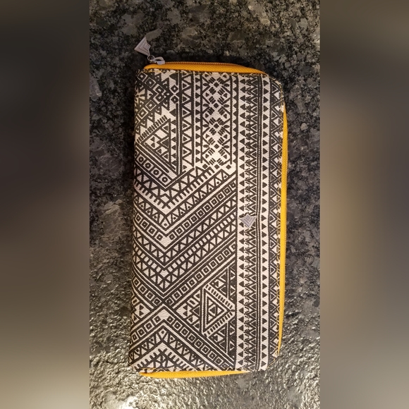 Silpada Bags Silpada Black White Yellow Zipper Jewelry Makeup